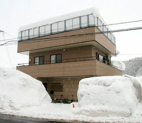 豪雪の中で各地の屋根の状況 – 協和建設