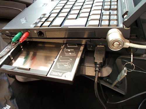 X201シリーズの周辺機器「 ウルトラベース 」はこんなに多機能・便利