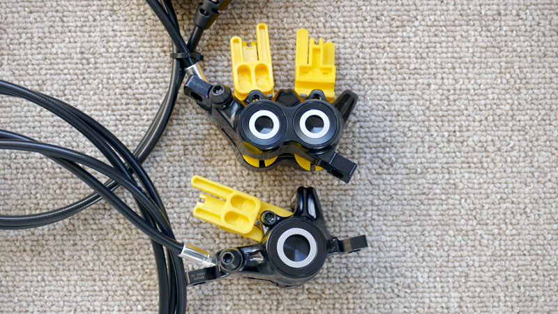 ホースカットもエア抜きも楽勝!?油圧ブレーキをマグラ製に交換 | ヨロズバ