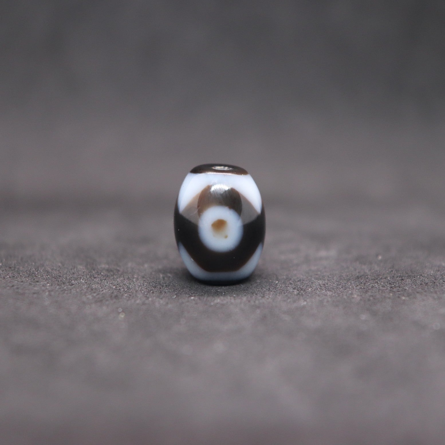 609天珠 特殊 三眼虎牙天珠 三角形 dzibeads！