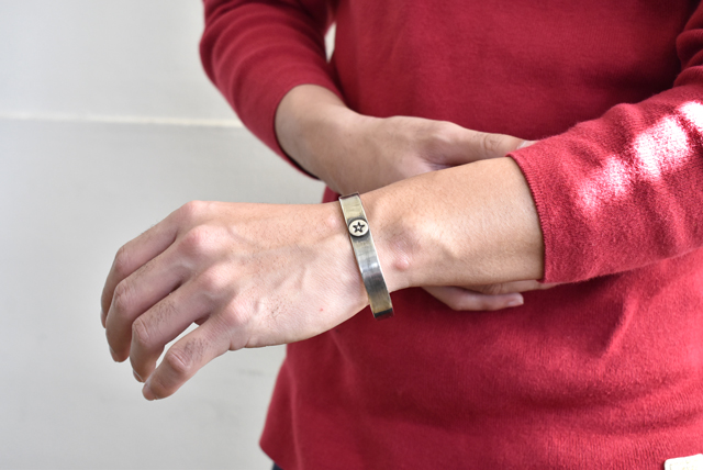 white buffalo（ホワイトバッファロー）サン＆ムーン バングル