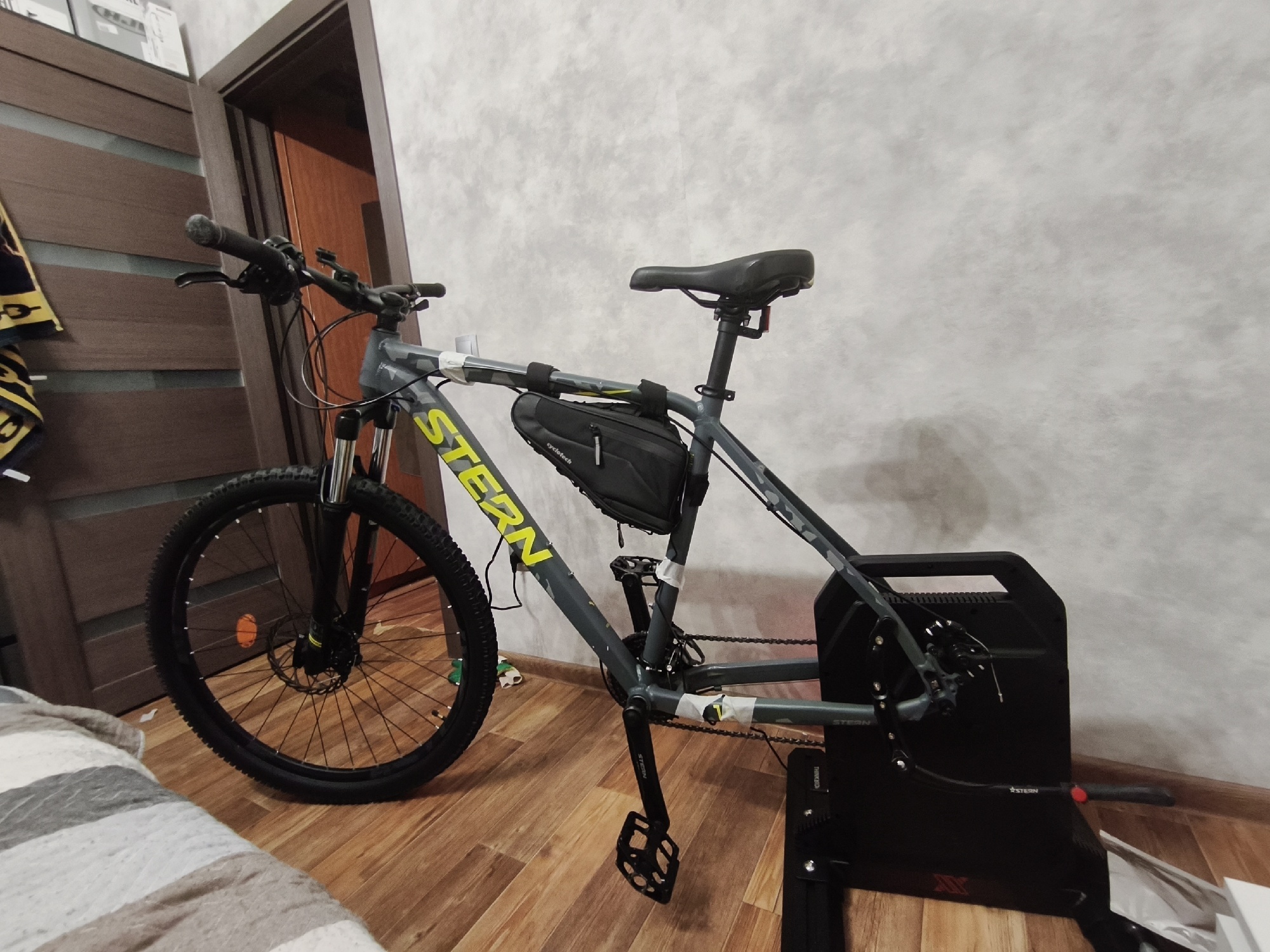 ThinkRider XX PRO ダイレクトドライブ スマートトレーナー 白