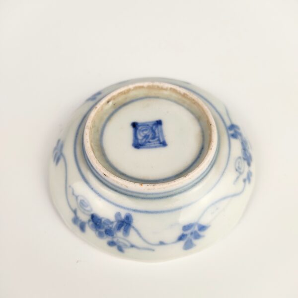 伊万里 染付蛸唐草文豆皿 – 古美術西川