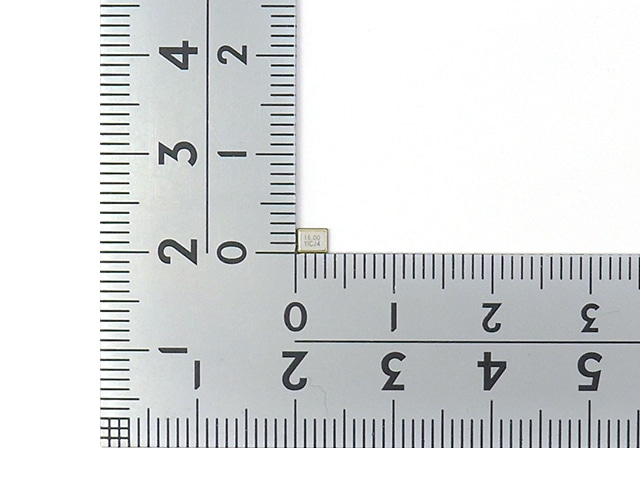 表面実装型クリスタル(水晶発振子) 16MHz 3225 XT324: 受動部品 秋月