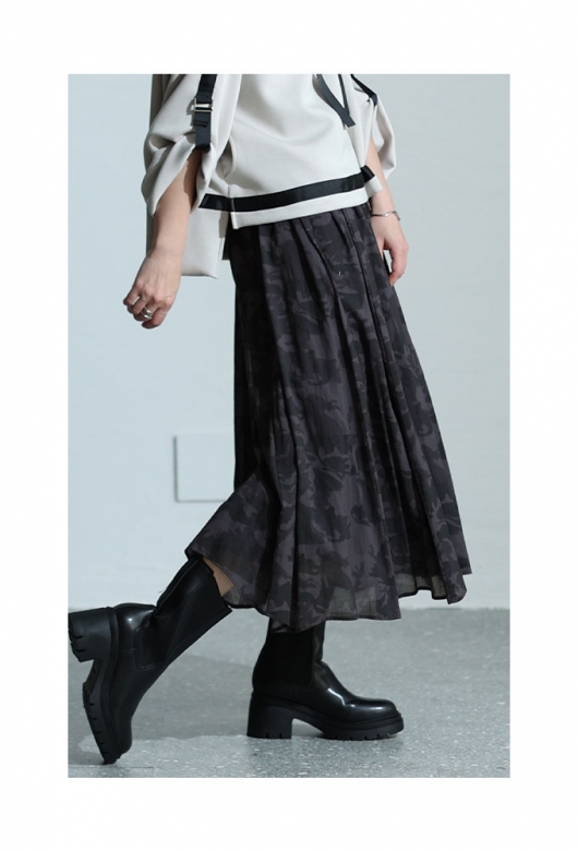 レディース 大人 モード 大人の女性に似合うカモフラ柄フレアスカート