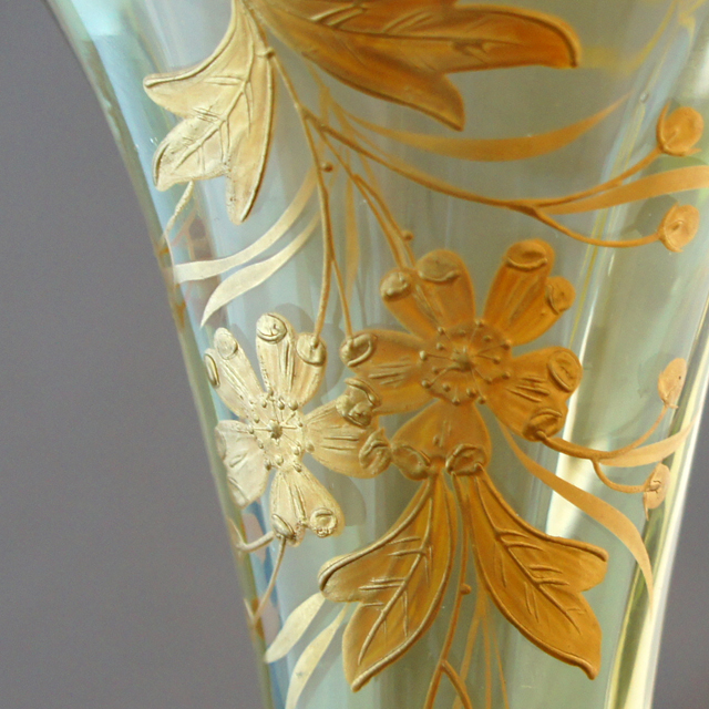 フランス「金彩花装飾 緑ガラス 花瓶」《アンティックかとう》