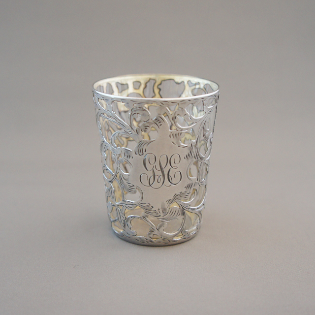 シルバーオーバレイ「唐草文様 ショットグラス」《アンティックかとう》