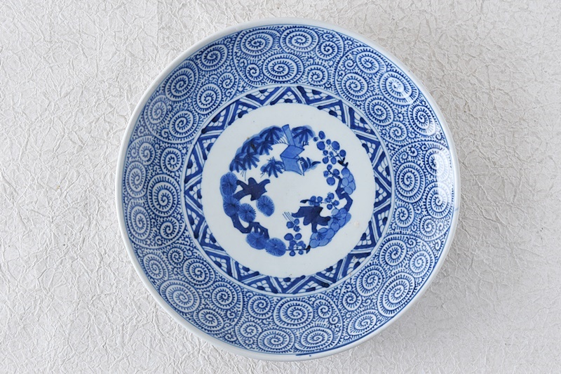 古伊万里 染付 蛸唐草 松竹梅 成化年製文 八寸皿 - 生活骨董と古布の