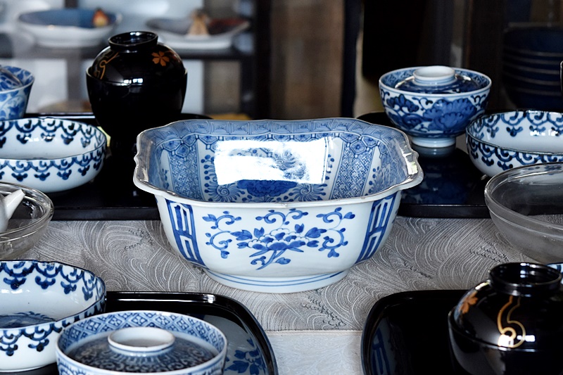 古伊万里 染付 福文 牡丹と亀甲卍模様 線描き 四方変形鉢 - 生活骨董と