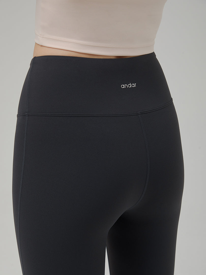 Airywin シャロン フレアレギンス (ブラック) | andar JAPAN