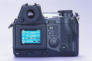 ASCII.jp：CAMEDIA E-20 (1/2)