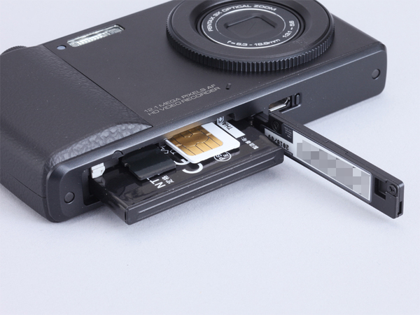 ASCII.jp：コンデジ型の「L-03C」はケータイとしても使いやすい？ (1/2)