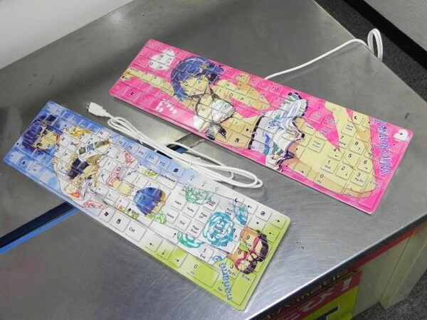 ASCII.jp：スワロフスキー満載で7万7777円の窓辺ななみキーボード