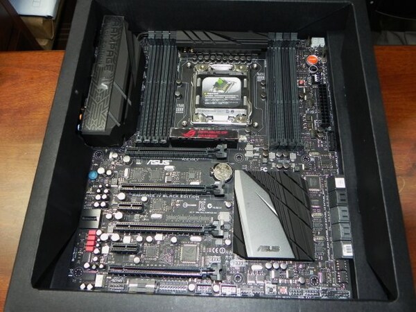 ASCII.jp：Ivy-Eに特化したX79マザー「RAMPAGE IV BLACK EDITION」