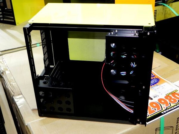 ASCII.jp：30台限定！ アビー製PCケースにカラフルなツクモ限定版