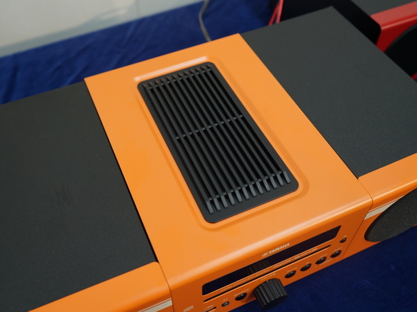 ASCII.jp：バイクの名車をイメージした、ヤマハのミニコンポ「MCR-B043