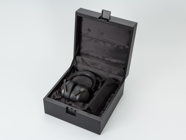 ASCII.jp：20万円超のソニー極上ヘッドフォン「MDR-Z1R」はもはや