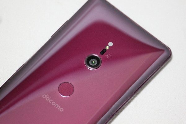 ASCII.jp：Xperia XZ3は快適な操作性が魅力のハイエンドスマホ (1/5)