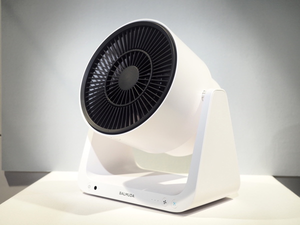 ASCII.jp：ポチりそうで危ない バルミューダの持ち運べる扇風機