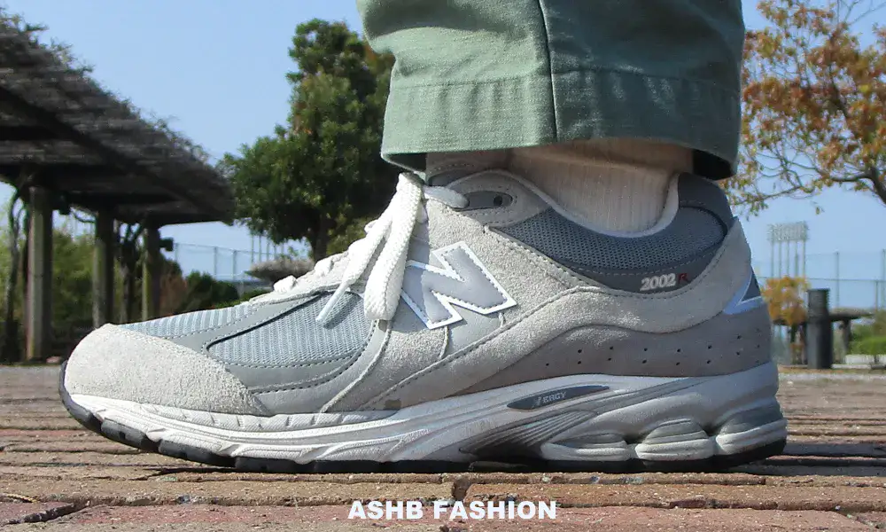 実物レビュー！ニューバランス【2002rゴアテックス】は高級感重視の人