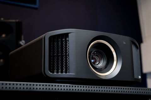 ビクター、世界初8K60p/4K120p対応レーザープロジェクタ。125万円から