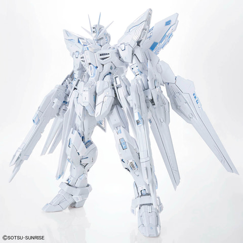 ガンプラ「MGEX ストライクフリーダムガンダム」が美しい白を纏う