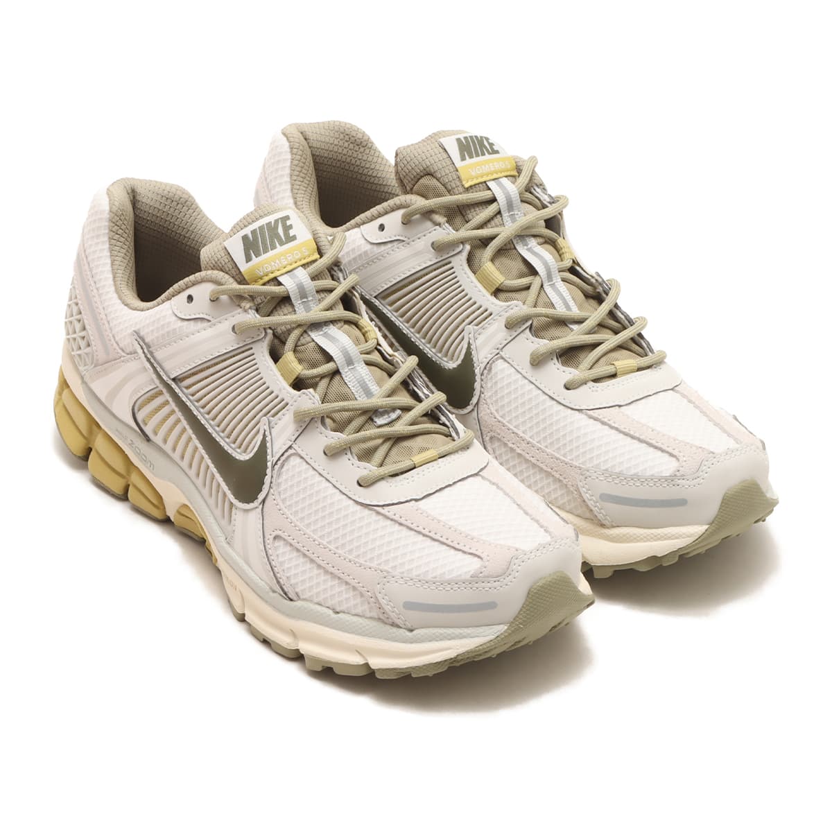 NIKE ZOOM VOMERO 5 LIGHT BONE/MEDIUM OLIVE-NEUTRAL OLIVE（ナイキ