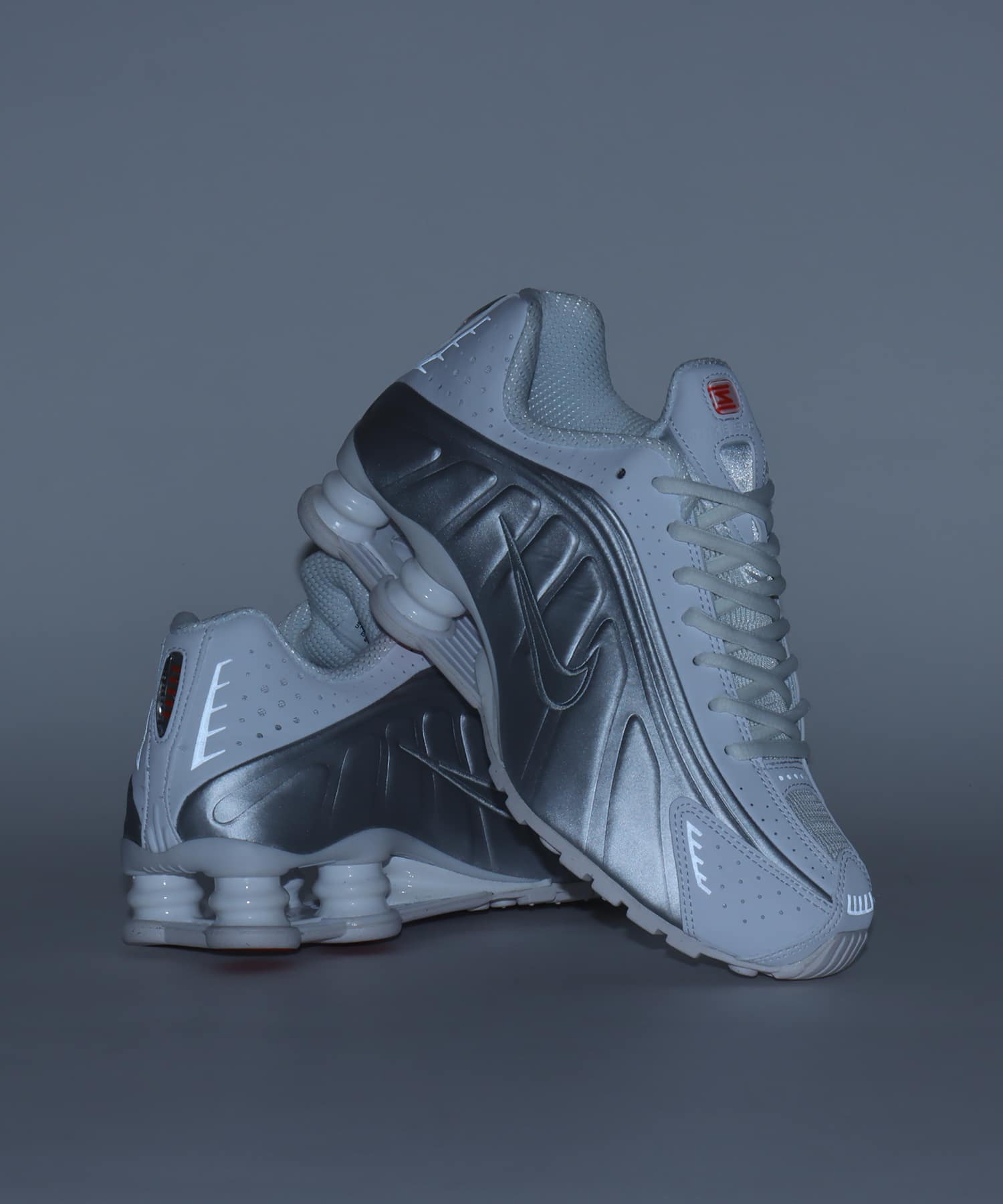 NIKE SHOX R4 WHITE/WHITE-METALLIC SILVER-MAX ORANGE （ナイキ