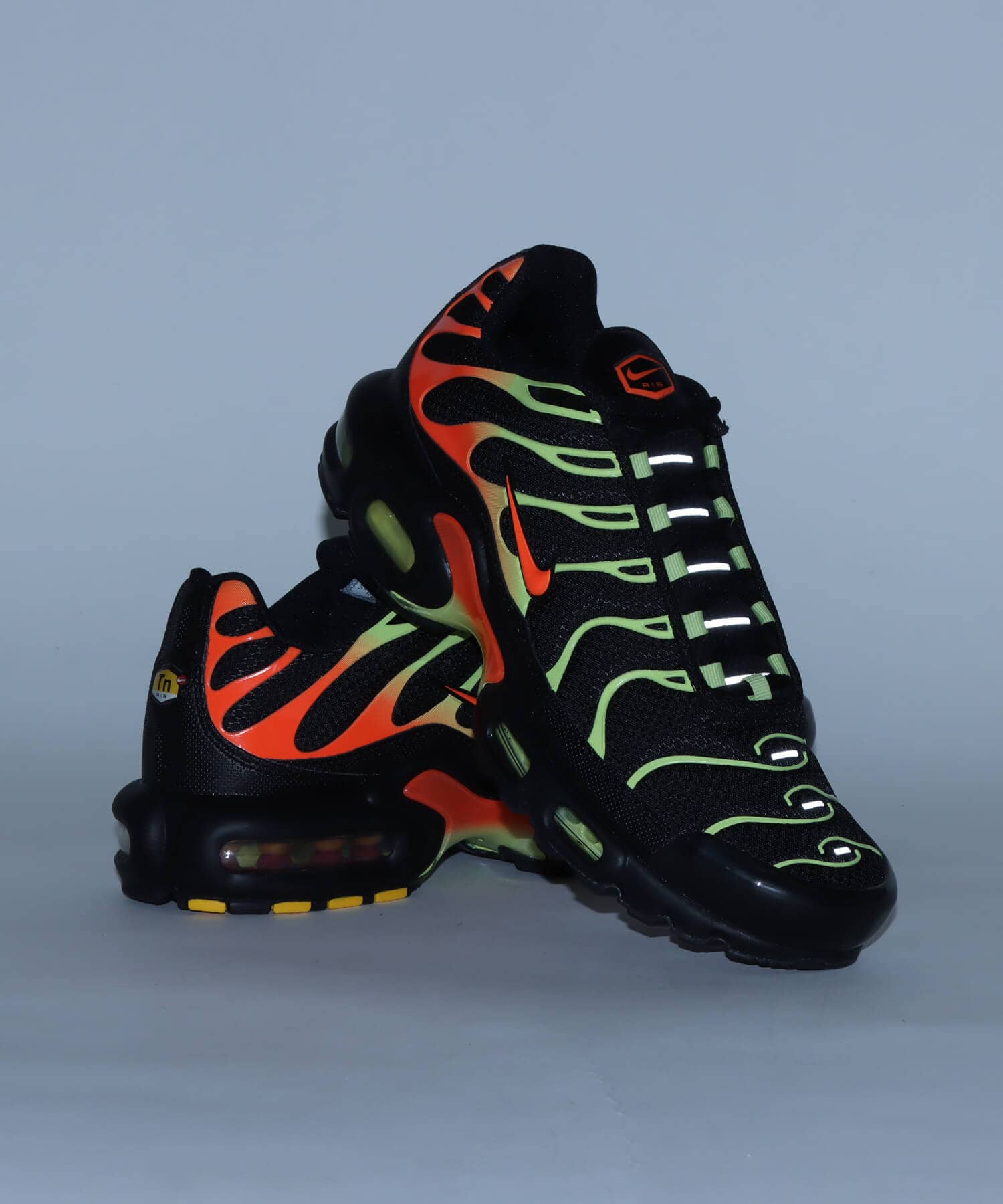 NIKE AIR MAX PLUS BLACK/HYPER CRIMSON-LIMELIGHT（ナイキ エア
