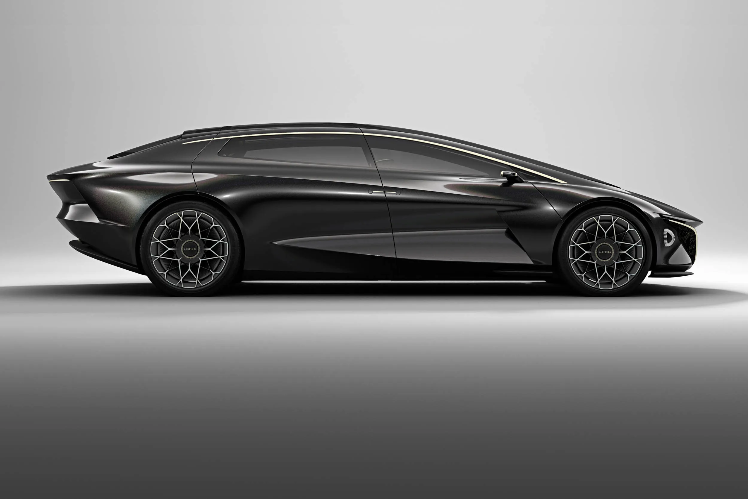 英アストンマーティンの高級車「ラゴンダ」、最先端EVとして復活