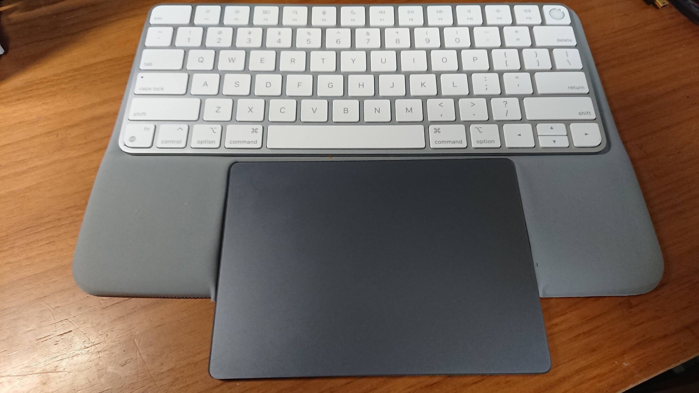 Magic KeyboardとTrackpadを縦に配置する。｜yasstake