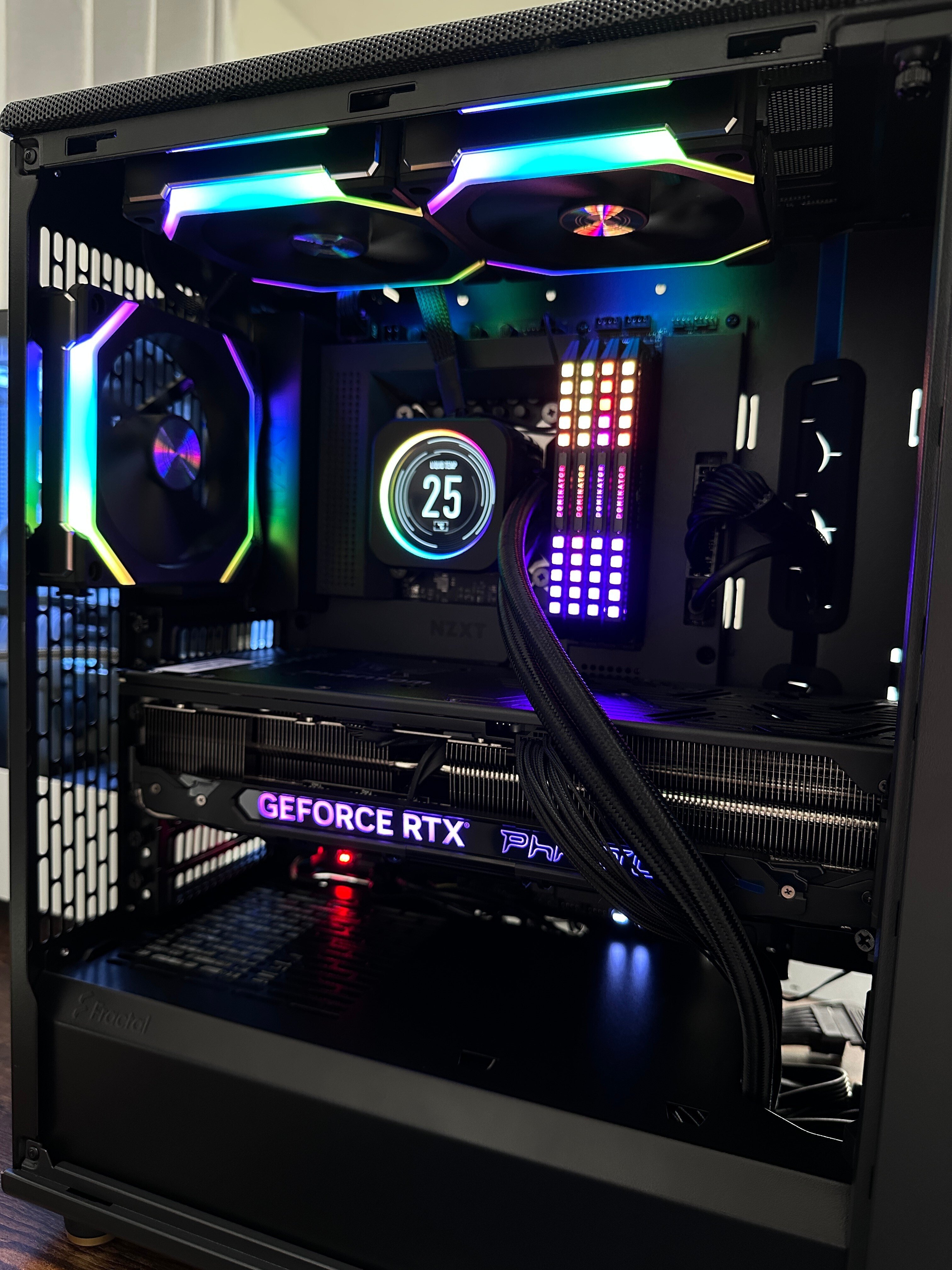 電球色でシックな大人自作PC-Fractal North-｜Dan