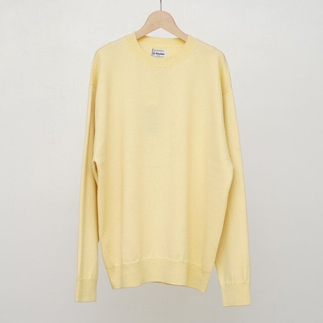 着ていく毎に自分の身体に馴染んでいくニット。カシミヤ100%の極上着