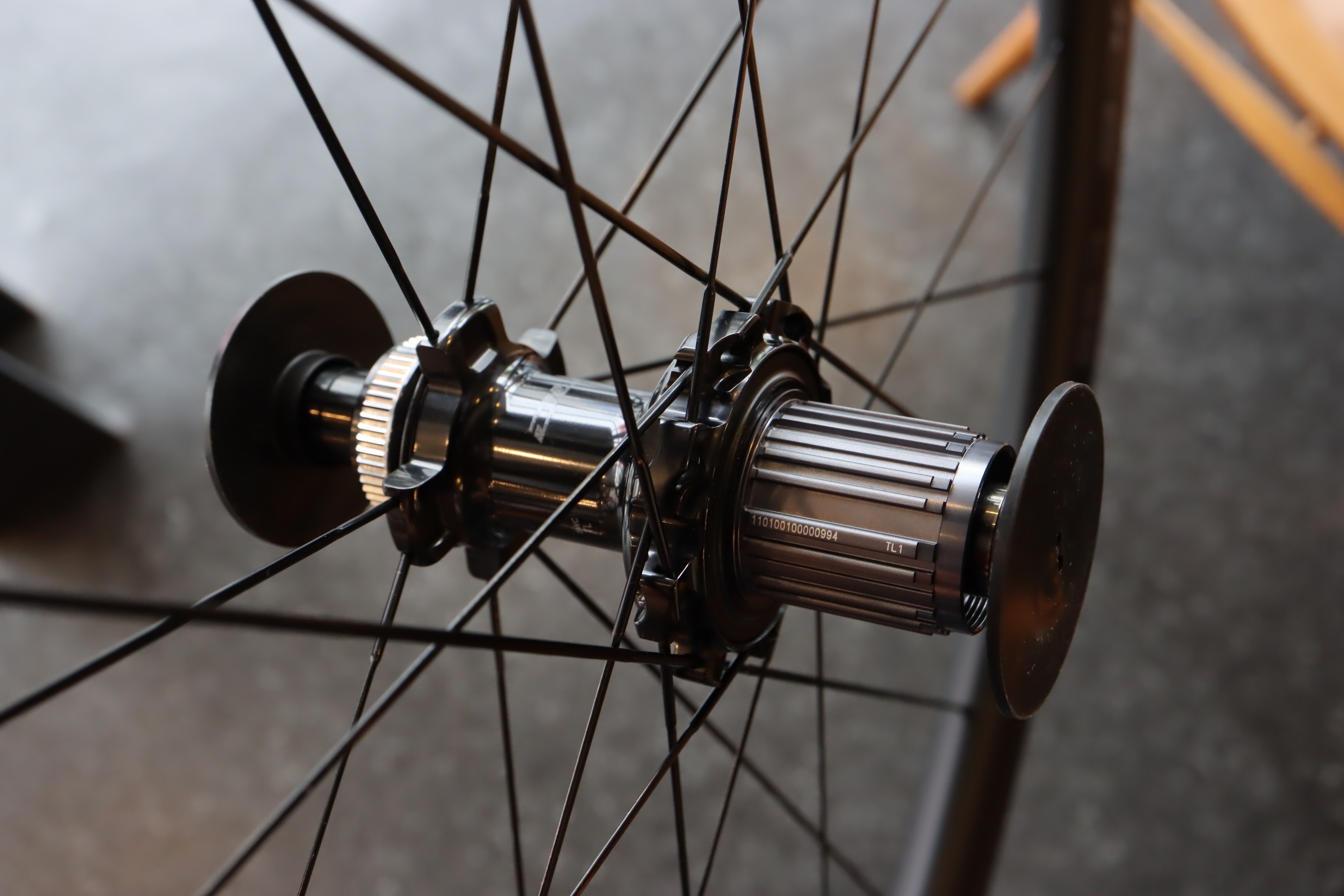 DURA-ACEホイールの弱点 WH-R9270-C50-TLホイールメンテナンス | BIKE