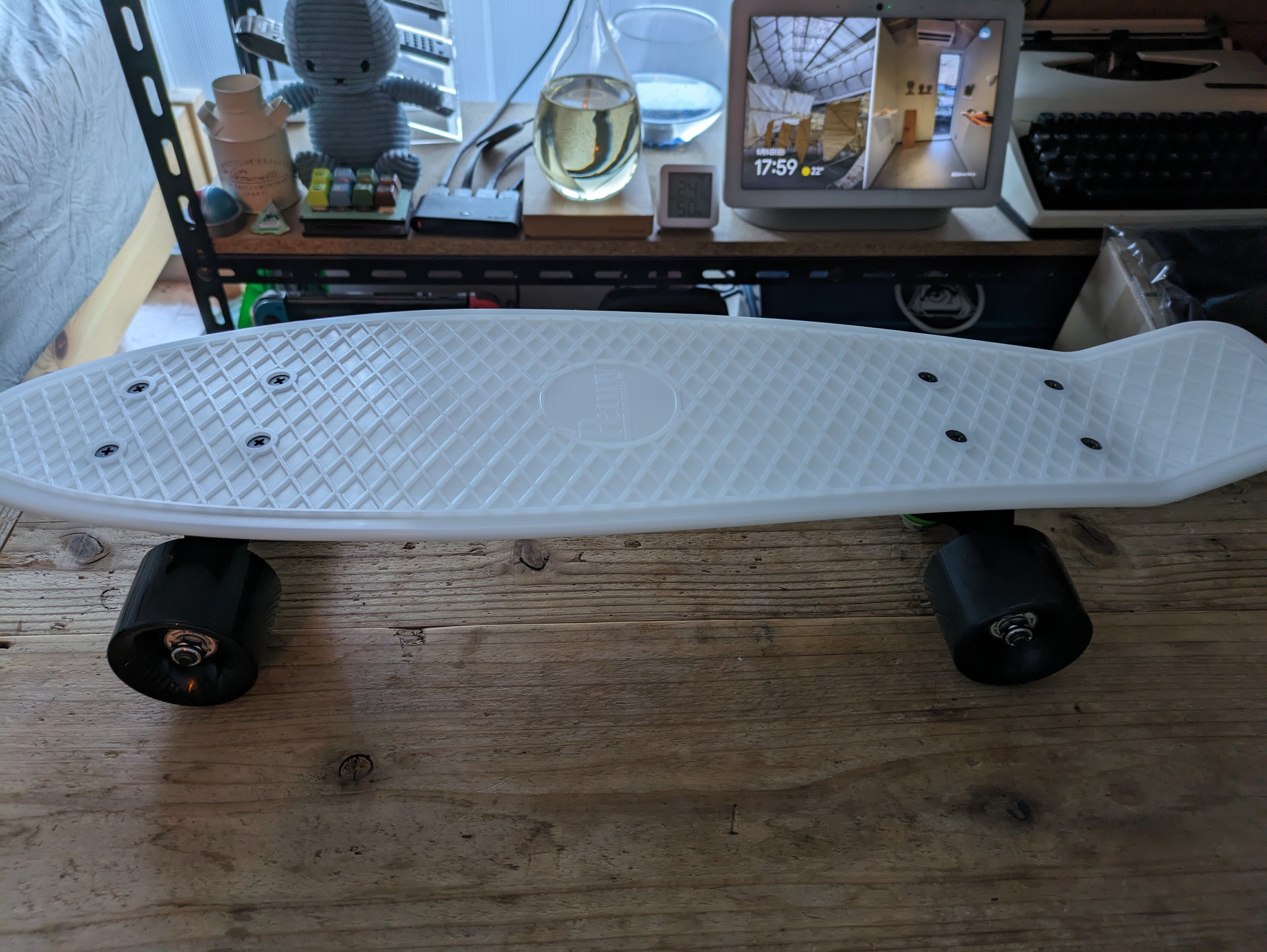 スケートボード】「Penny クラシックス 蓄光デッキ／CASPER ・22インチ