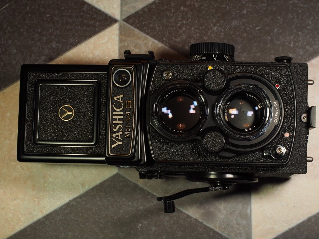 カメラ沼の深淵」 Yashica MAT124G｜saphirinus
