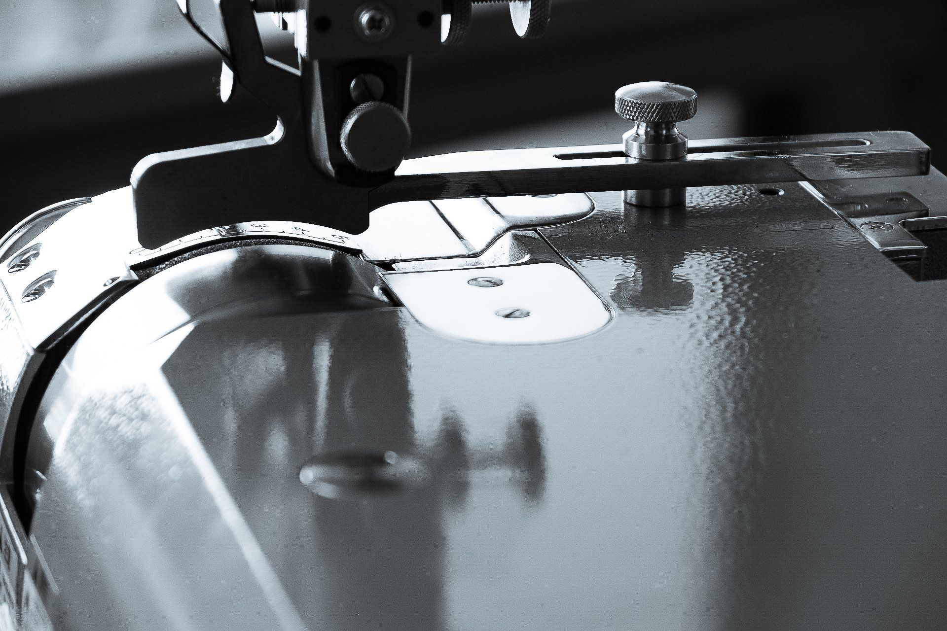 レザーと暮らす。｜革職人が使う革漉き機入門編｜KIKUCHI LEATHER