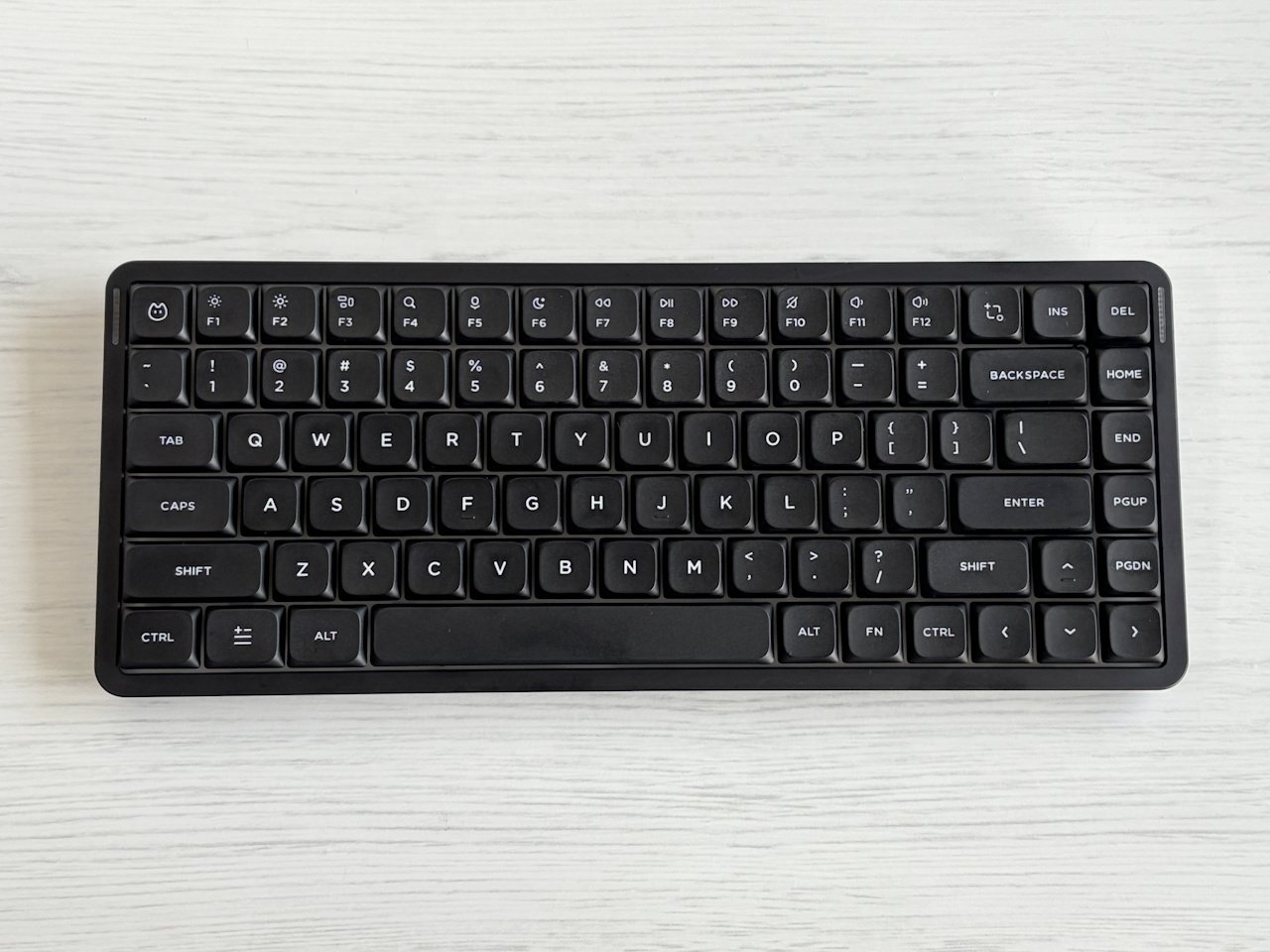 NuPhy Air75 V3（Red nano）｜万人受けしそうなロープロメカニカル。猫