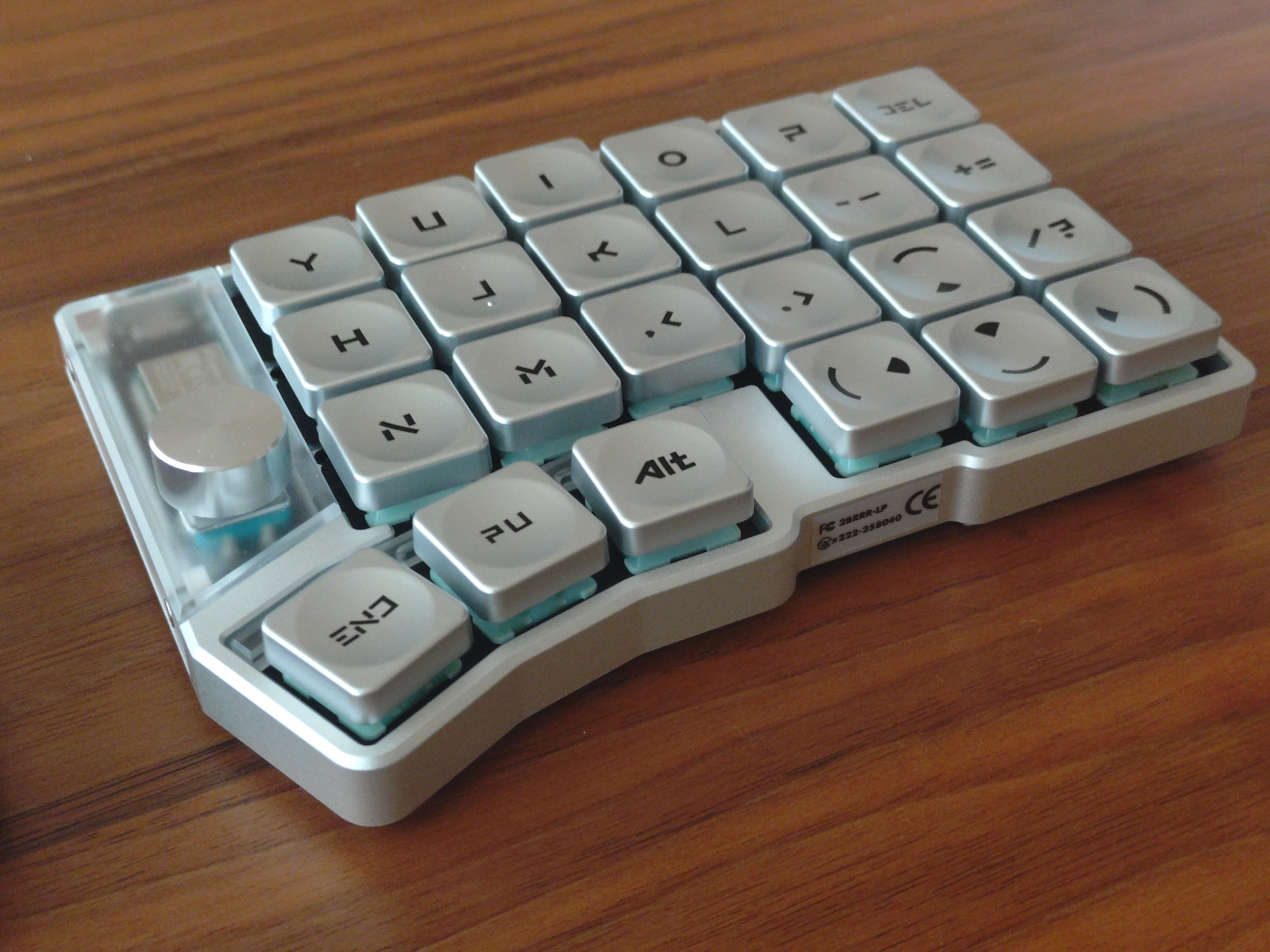 Cornix】キーキャップを変更してみた【分割キーボード】｜vc_archet