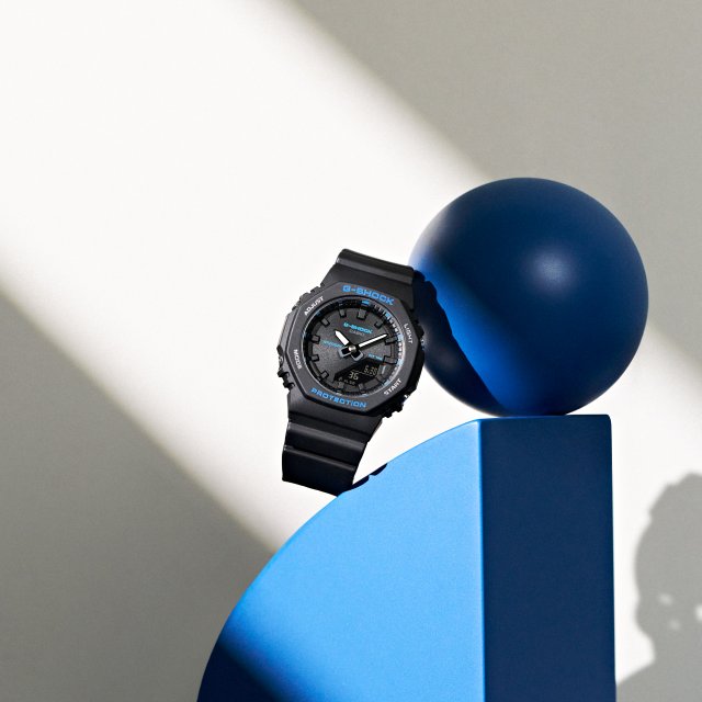 BABY-G” がハローキティ50周年を記念し1974年誕生当時をイメージした