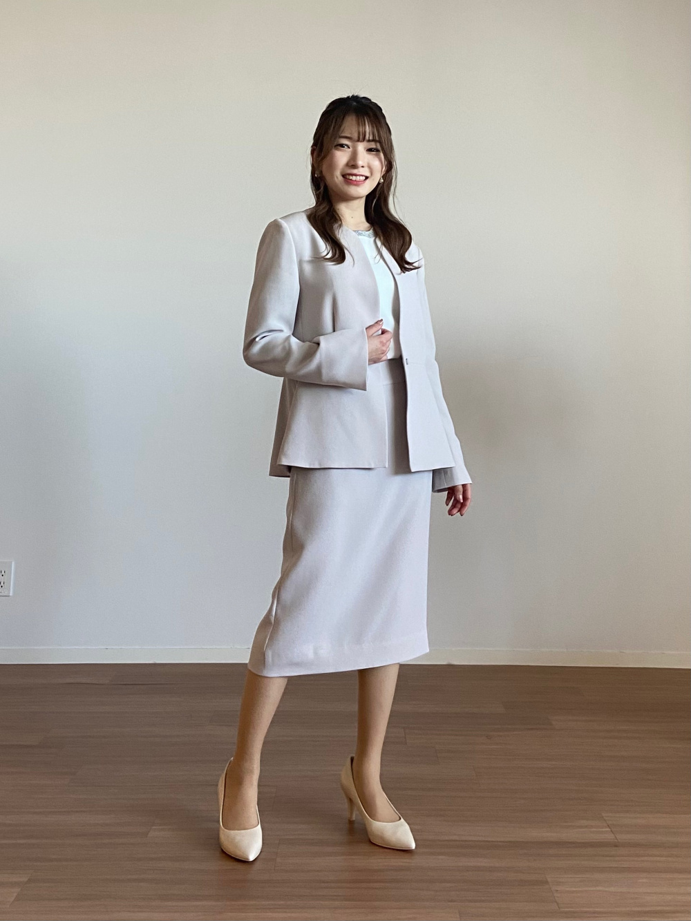 フェイクパールブラウスパンツセットアップ（長袖）、フェイクレザー