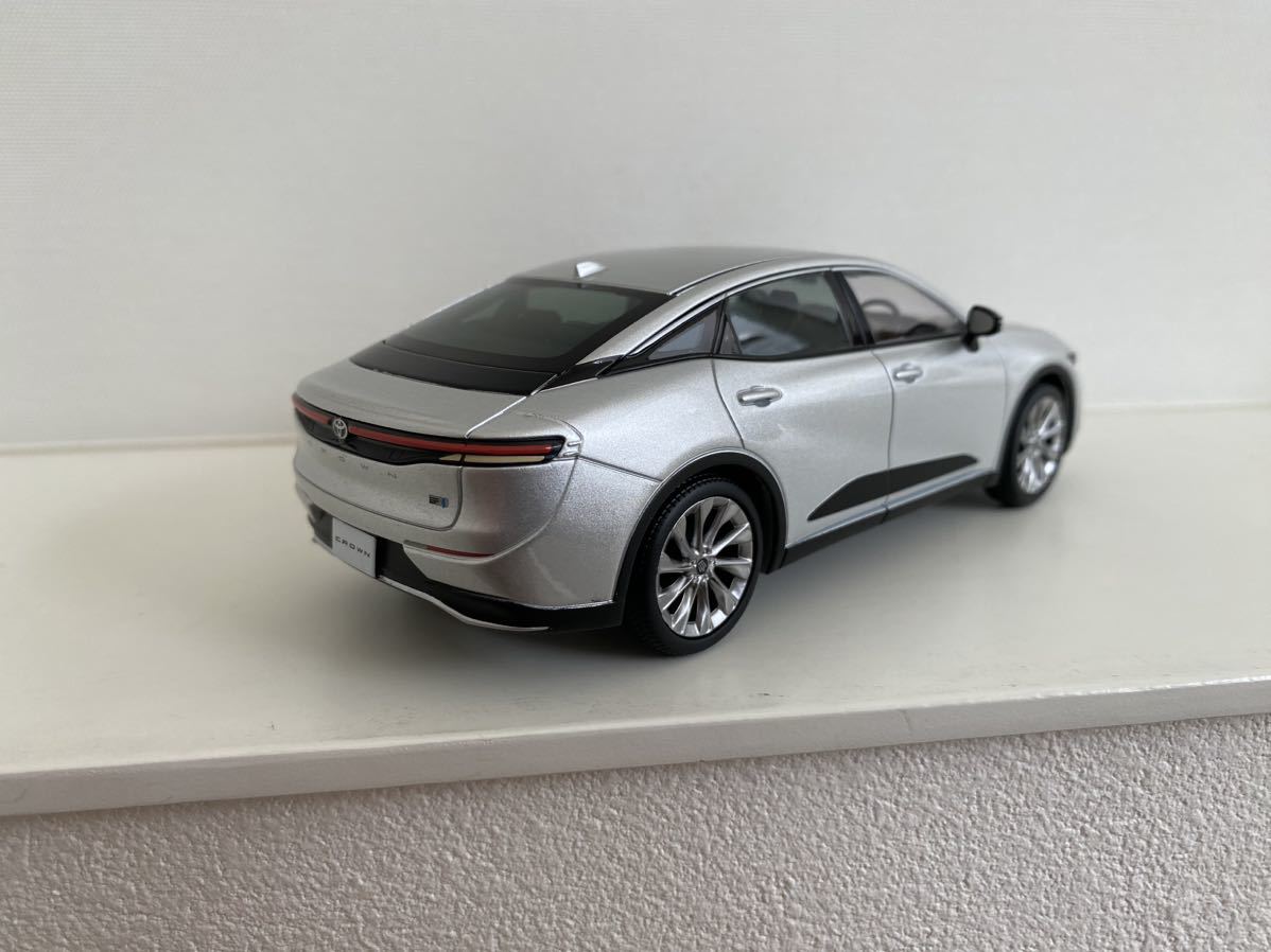 送料込み トヨタ 新型 クラウン クロスオーバー ミニカー 1/30 1J6