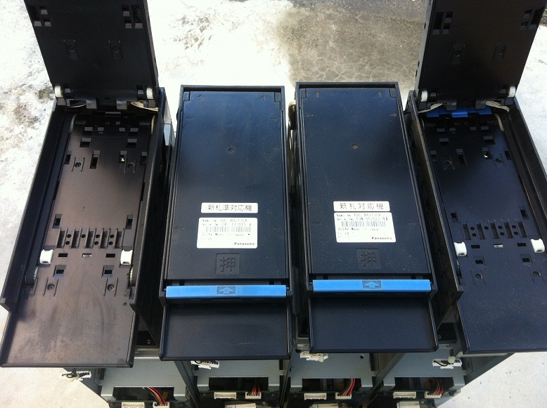 EMS-7 新札両替機 新紙幣対応済み 100円両替タイプ