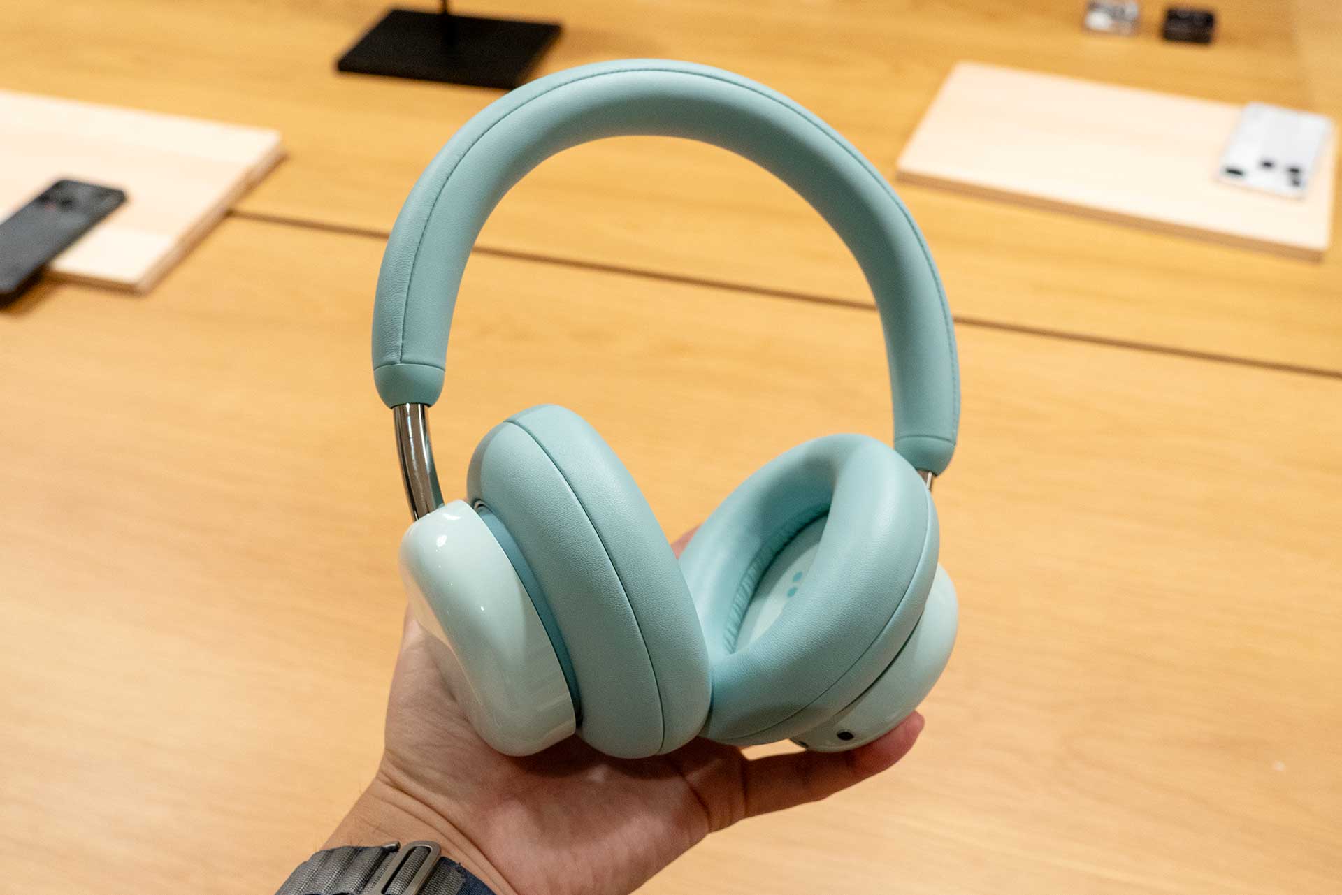 CMF by Nothing初のヘッドフォン。物理キー、100時間再生で15800円