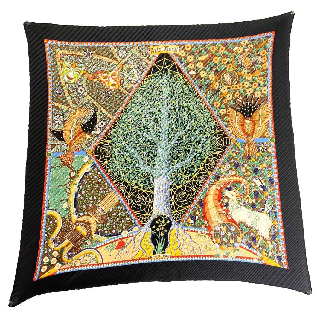 HERMES エルメス プリーツスカーフ 『AXIS MUNDI（世界の中心軸