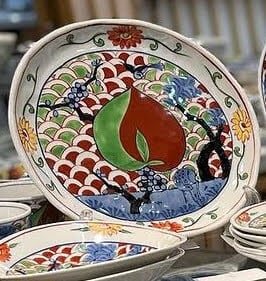 五彩桃絵 | 有田焼～花の器～泰山
