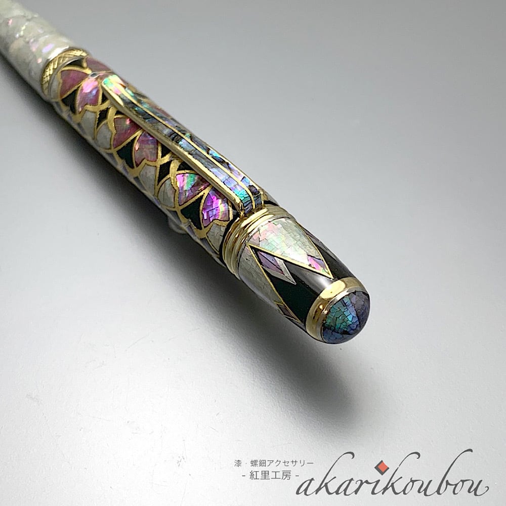 予約商品》螺鈿ボールペン 花七宝紋様 黒漆 純金箔 白蝶貝螺鈿： 金沢