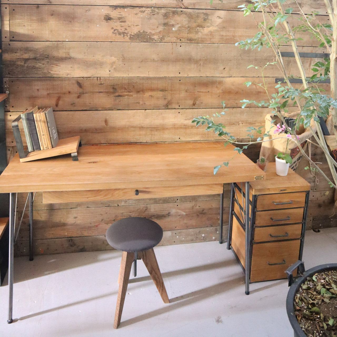 オークドロワーチェスト | オーダーメイドのアイアン家具を中心に