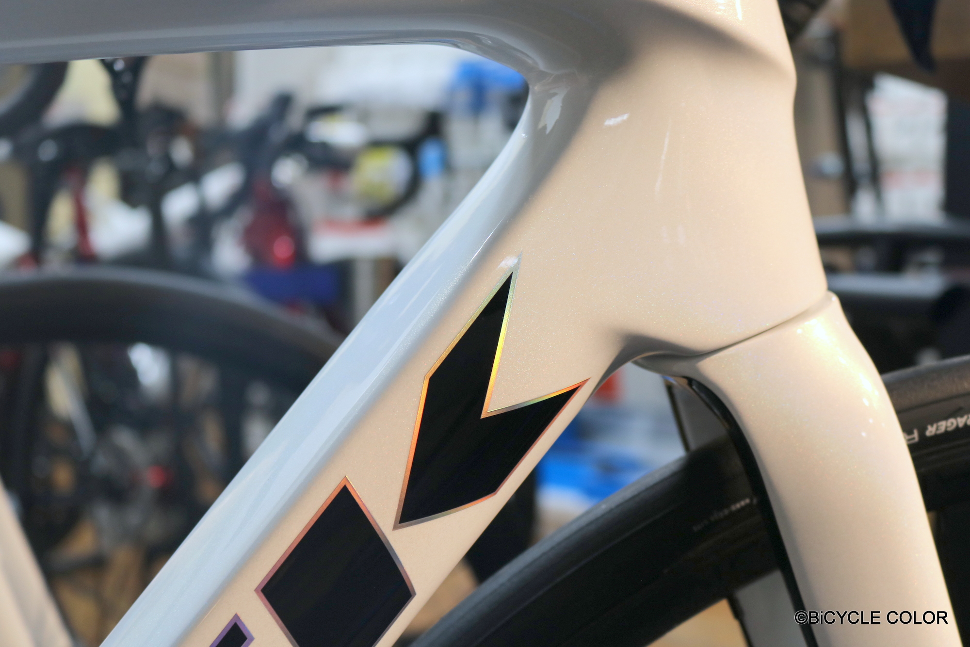 TREK EMONDA(エモンダ) SL5！ 2024年モデルが2カラーとも揃いました