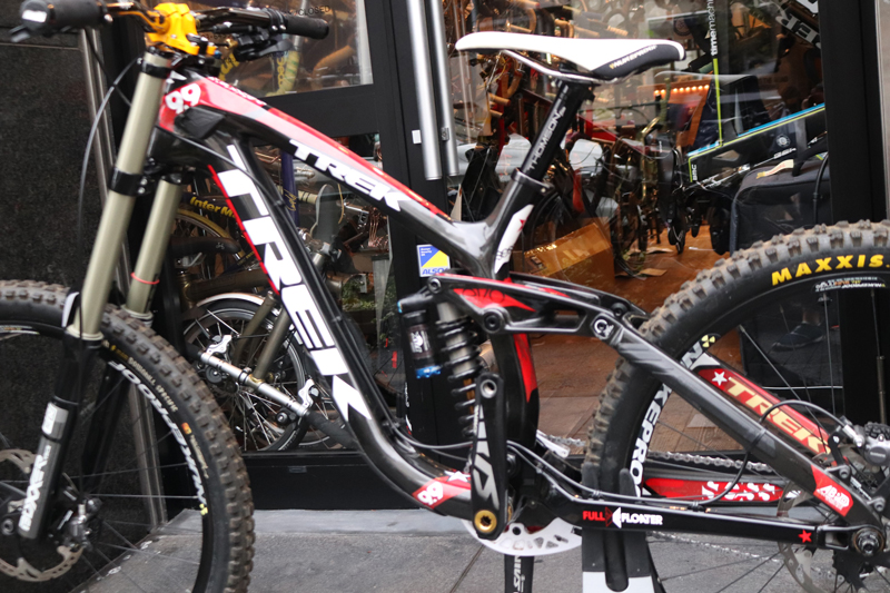 究極の一台】TREK SESSION 9.9 ダウンヒルバイク 完成車 SAINT SLX 26